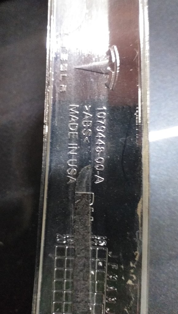 2 Listwa karoserii, boczna prawa chromowany plastikowy montaż Tesla model S REST 1079448-00-D